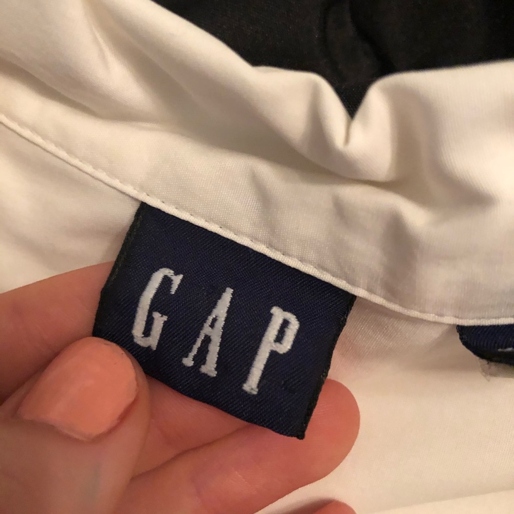 GAP White Button Up - Picture 7 of 8